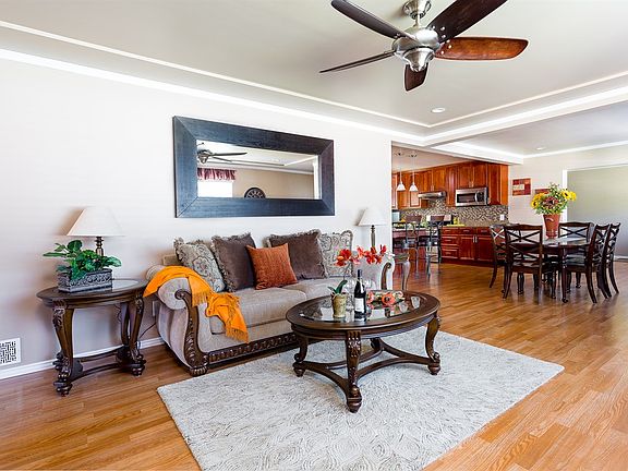 4th image of 399 S Navarra Dr