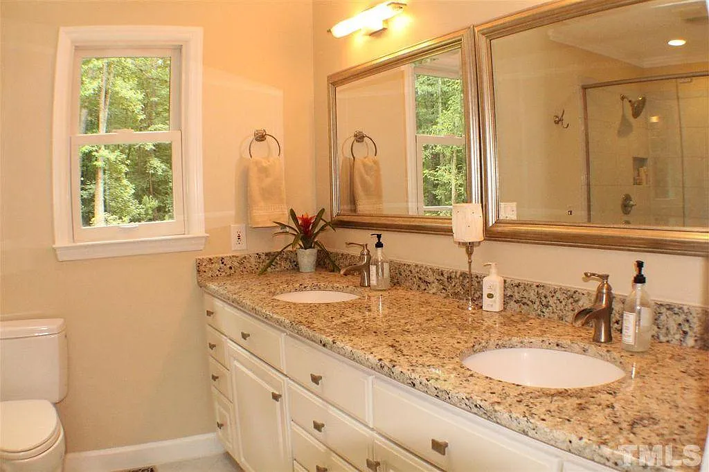4 bed, 2.5 bath, 2603 sqft, $995 — Photo 3