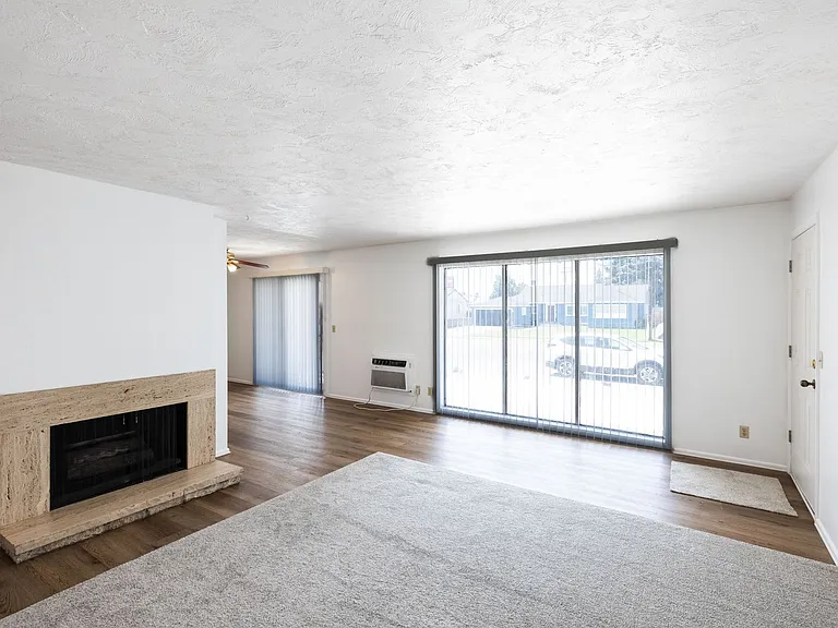 716 S Saturn Ave #1-4 — Photo 4