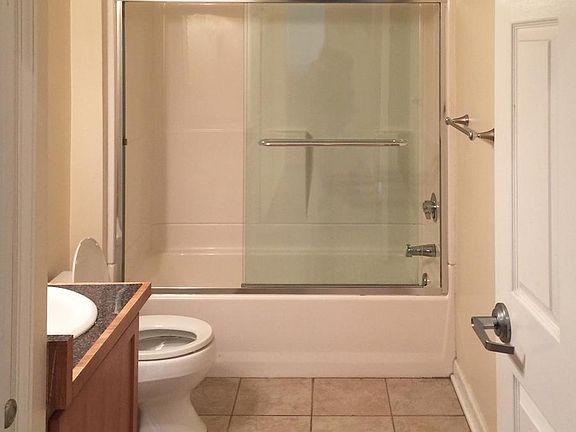 2520 East Carson Apartment - Bathroom