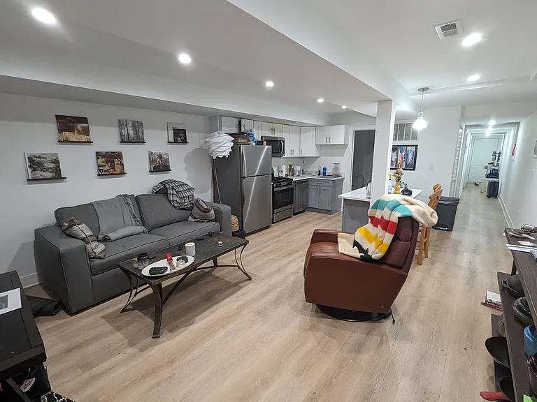 1544 N Bosworth Ave #G — Photo 8