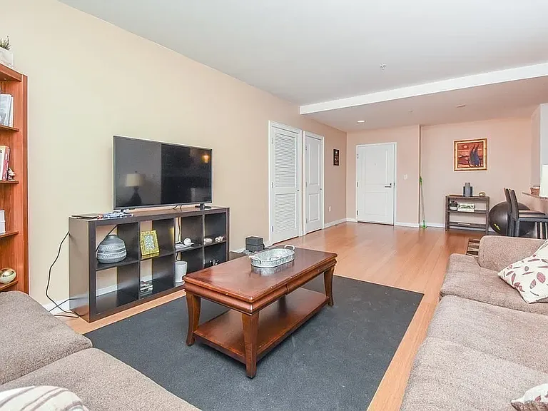 16 Miner St #303 — Photo 3