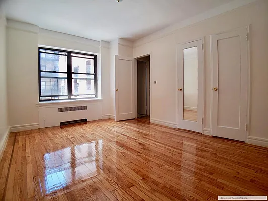 Rented by Sovereign Associates | media 18