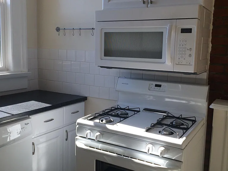 1852 Frankfort Ave #3 — Photo 2