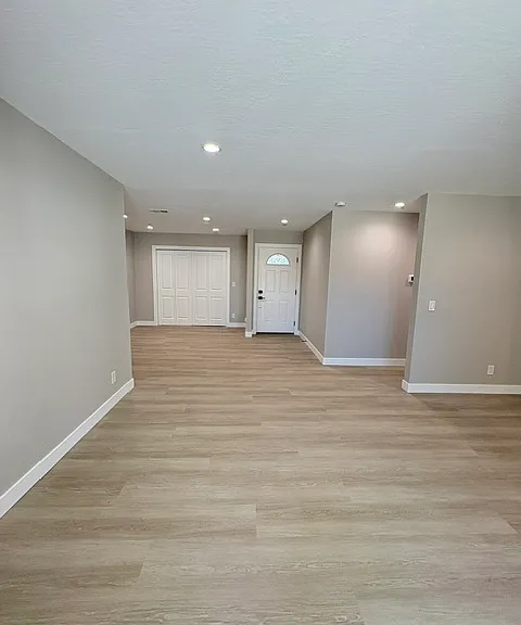 208 Chestnut Ct — Photo 3