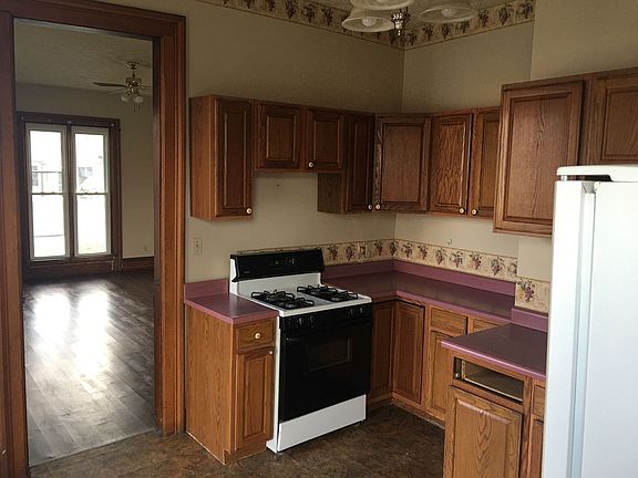 4th image of 115 W Wabash Ave #1
