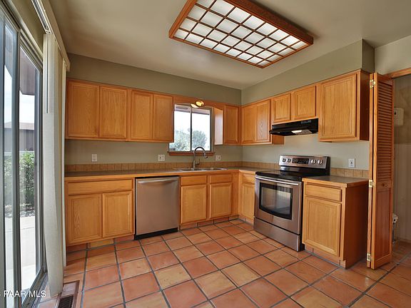 3rd image of 14 Antelope Dr
