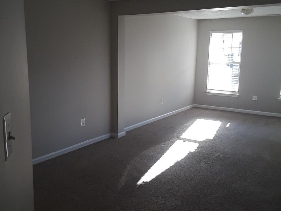 Fully carpeted entry level space