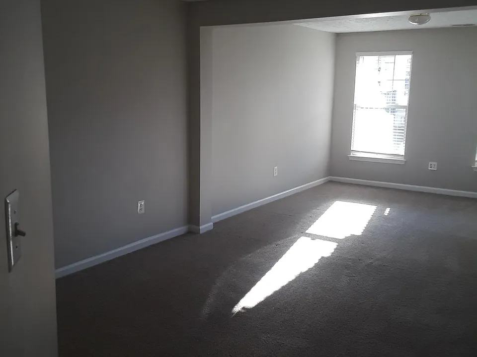 Fully carpeted entry level space