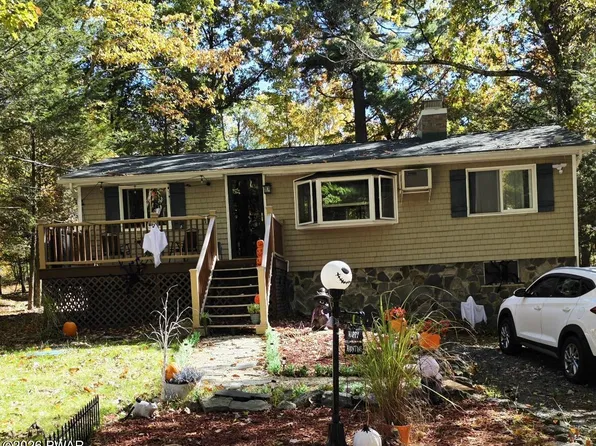 327 Wild Acres Dr, Dingmans Ferry, PA 18328
