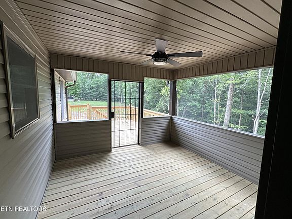 5th image of 448 Beachwood Dr