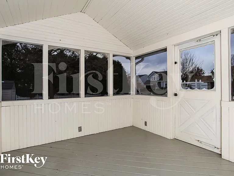 2561 Windflower Rd E — Photo 7