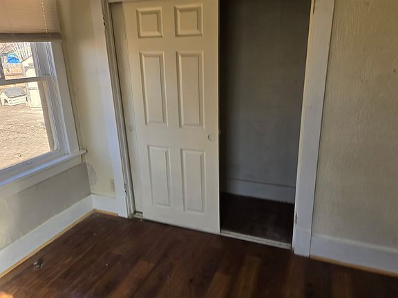 5th image of 1425 E 5th St