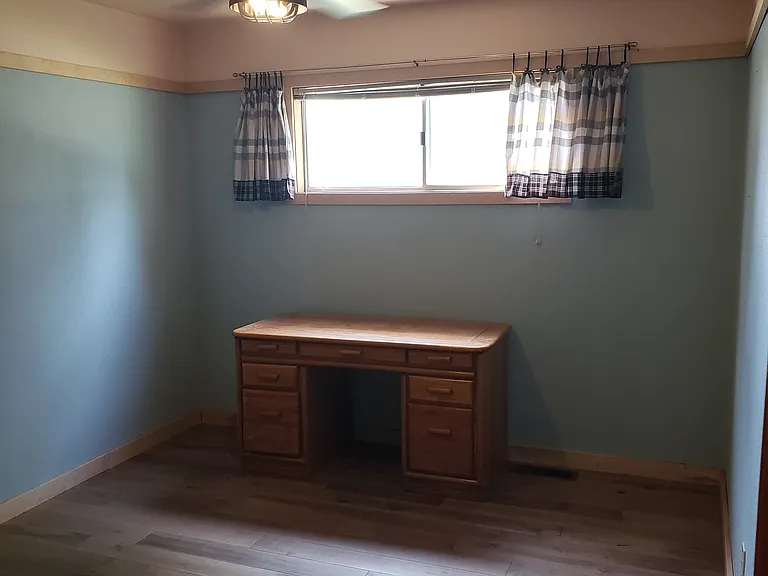 9712 N Shaw St — Photo 5