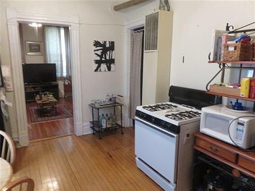 2nd image of 1031 N Honore St