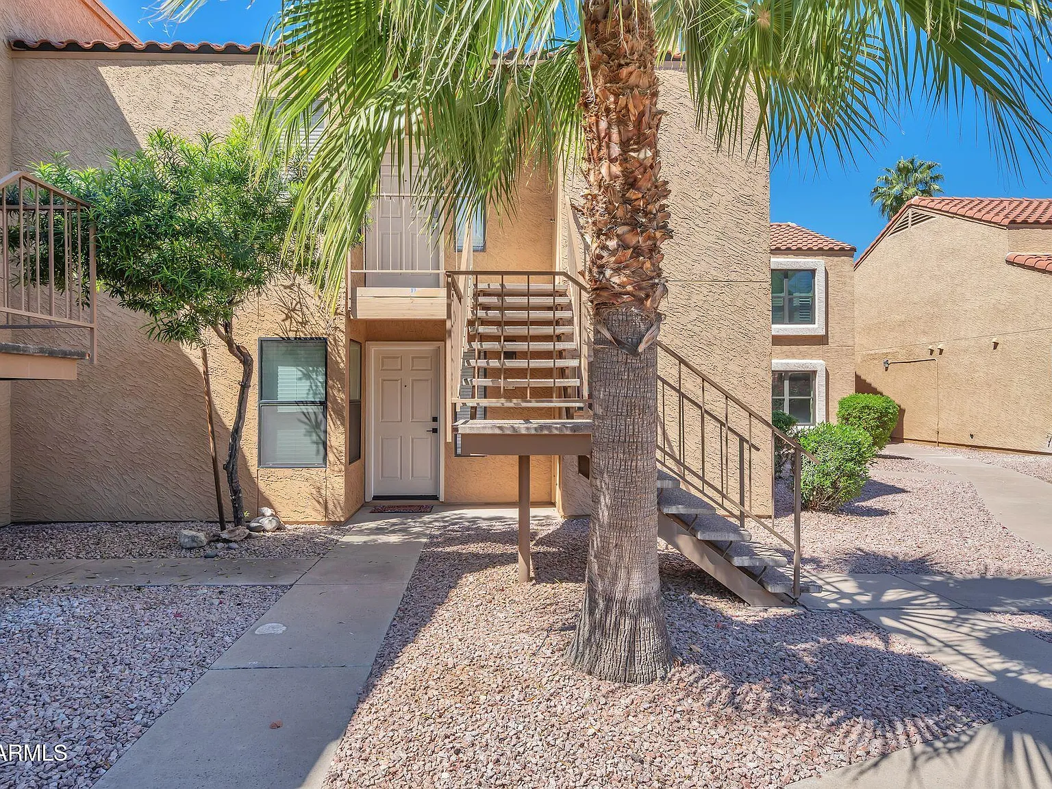 1 bed, 812 sqft, $2,200 — Photo 3