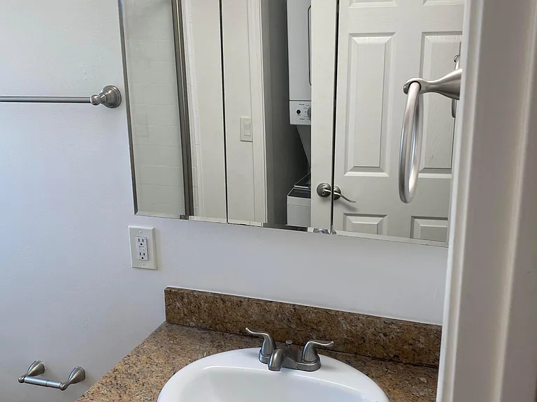 570 University Ave #26 — Photo 5
