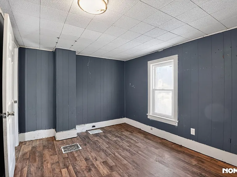 920 S Matthew St — Photo 13