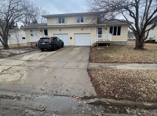 810-812 23rd Ave NE #810, Aberdeen, SD 57401