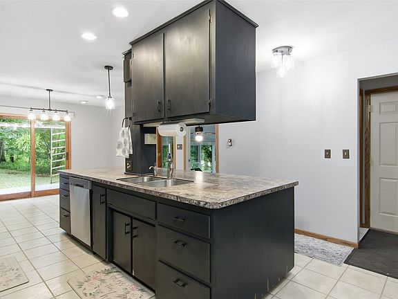 4th image of 2319 Hillside Road