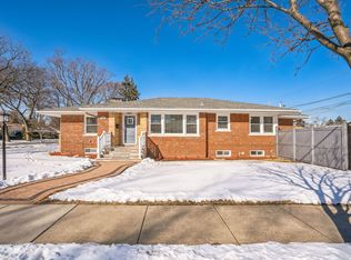 4020 Keeney St, Skokie, IL 60076