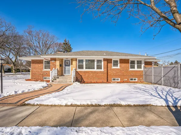 4020 Keeney St, Skokie, IL 60076