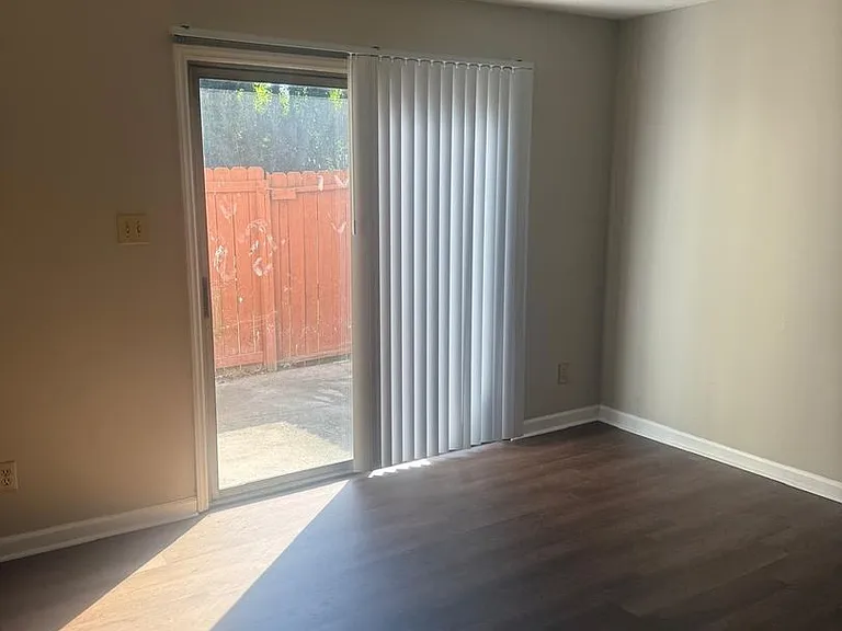 3529 Lynhaven Dr — Photo 2