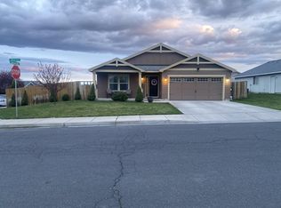 1315 Pear Ln, Sunnyside, WA 98944