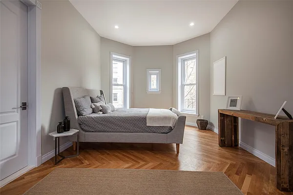 Sold by Douglas Elliman | media 32