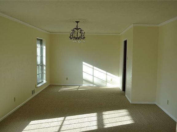 2nd image of 1601 Dakota Dr