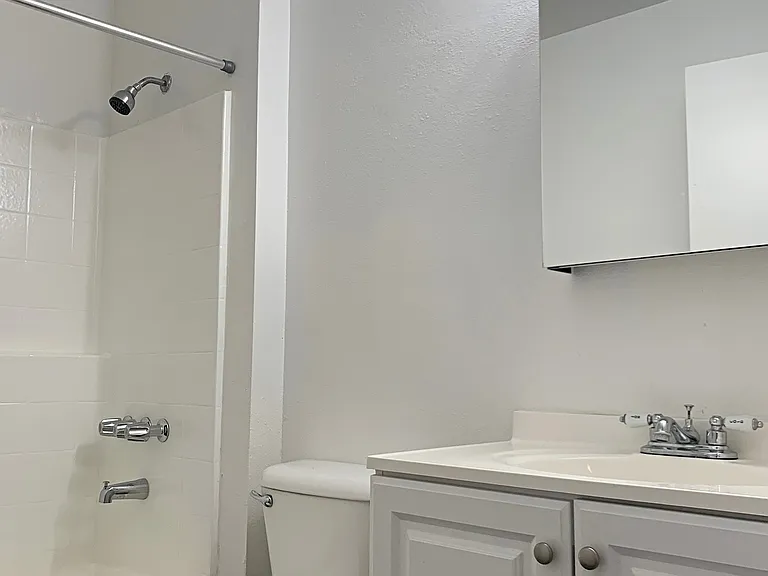 5011-5015 Monte Vista St #301 — Photo 2