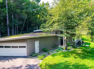 2312 Oakland Rd, Minnetonka, MN 55305
