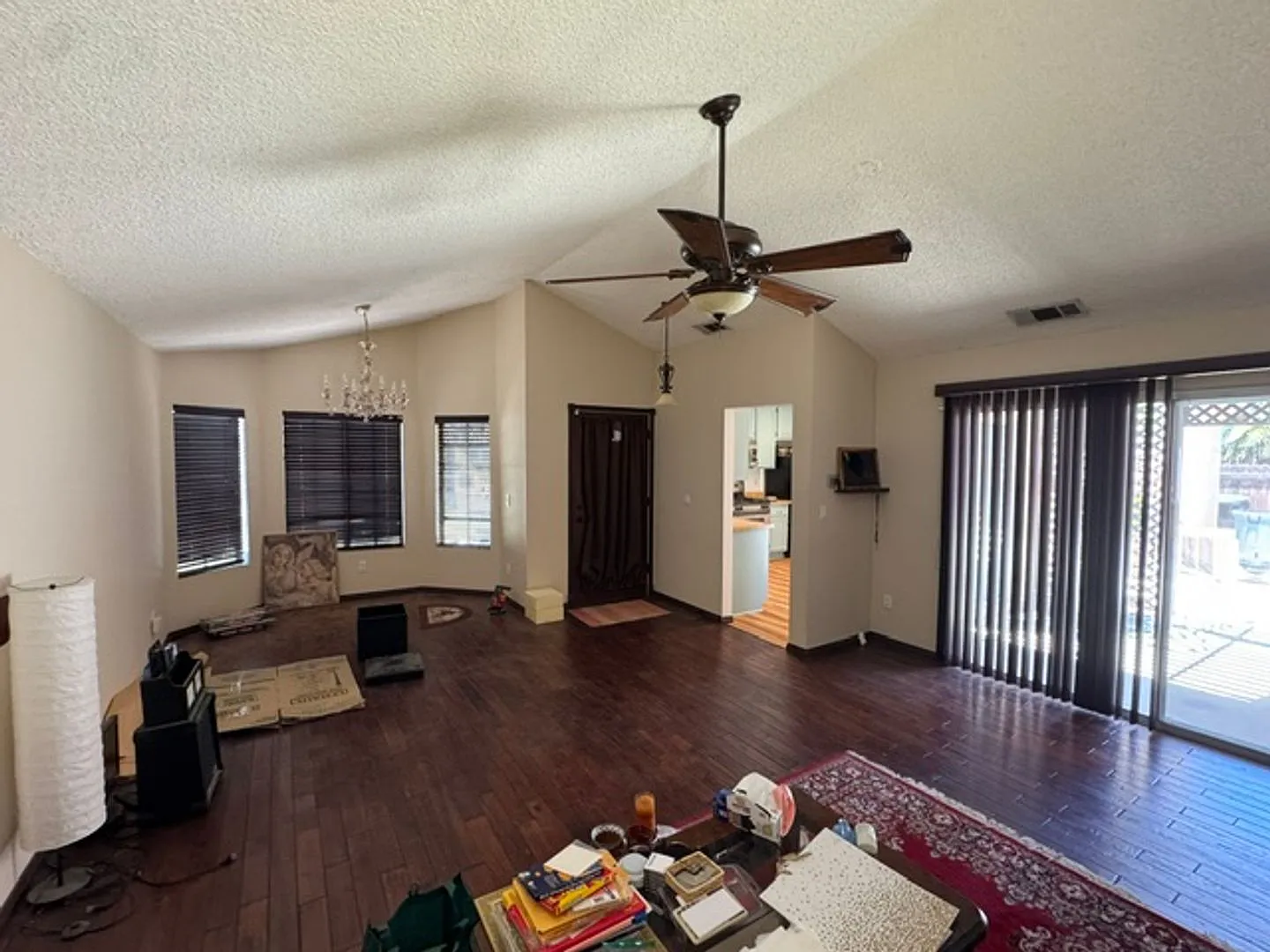 Pool home for rent in Corona — Photo 4