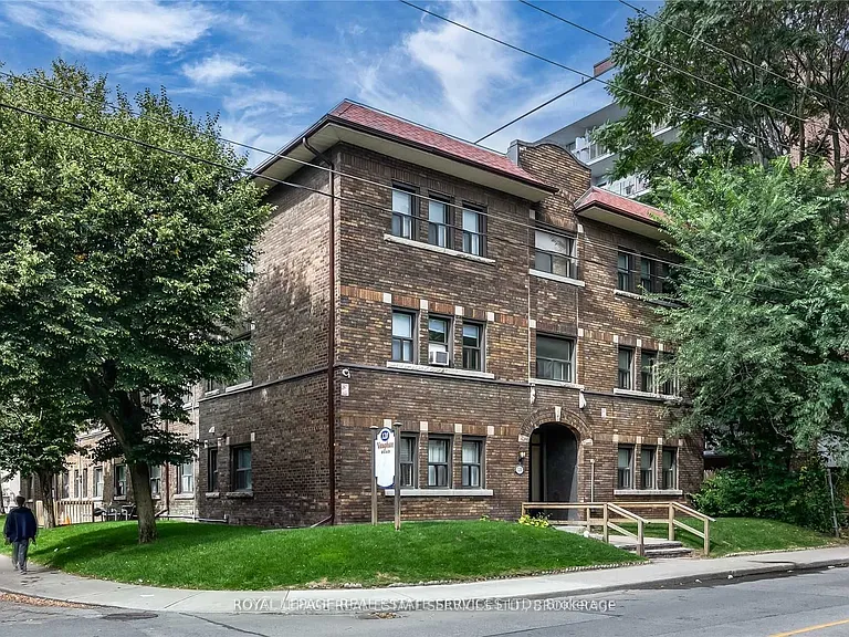 120 Vaughan Rd #20 — Photo 1