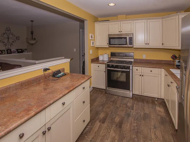 413 Cornell Ave — Photo 11