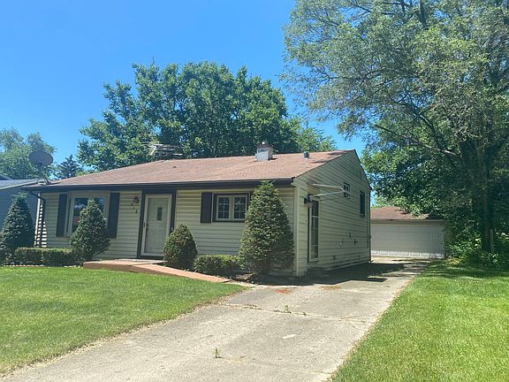2nd image of 818 Kenwood Ave