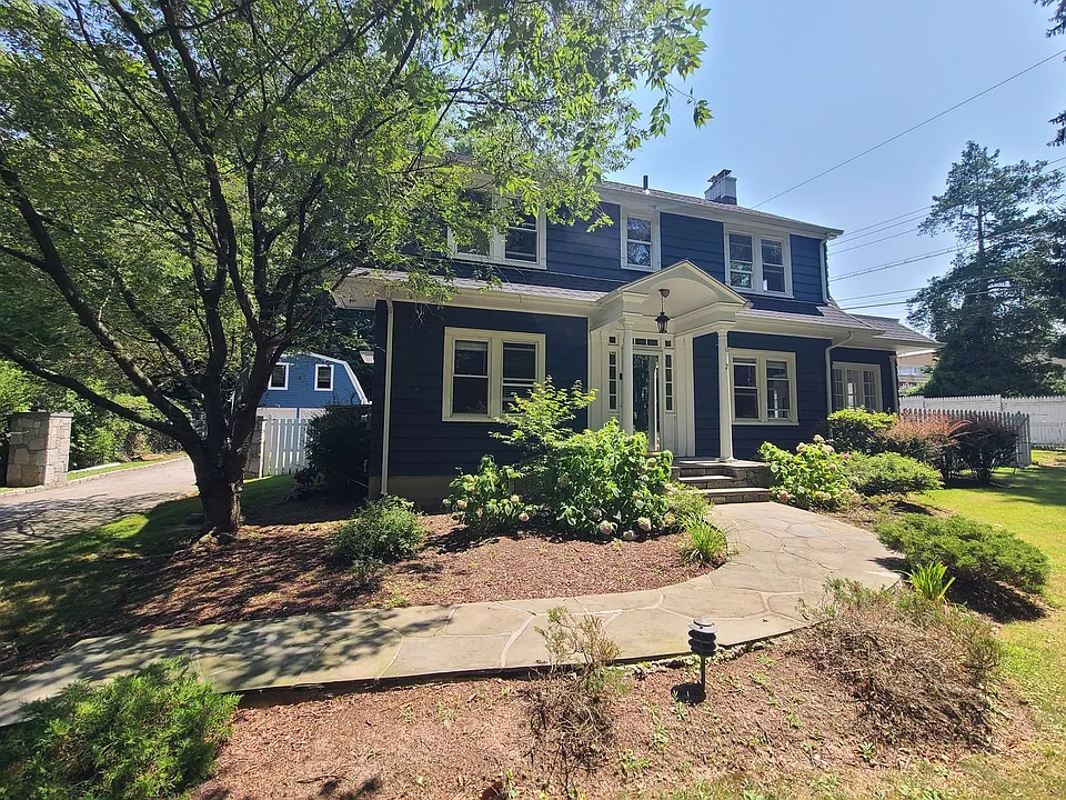 2 Beach Rd