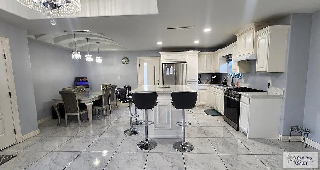 3 bed, 2.0 bath, 1514 sqft, $1,900 — Photo 3