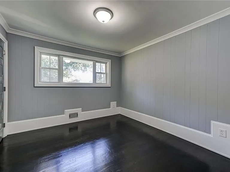 2325 Elmwood Cir SE — Photo 21