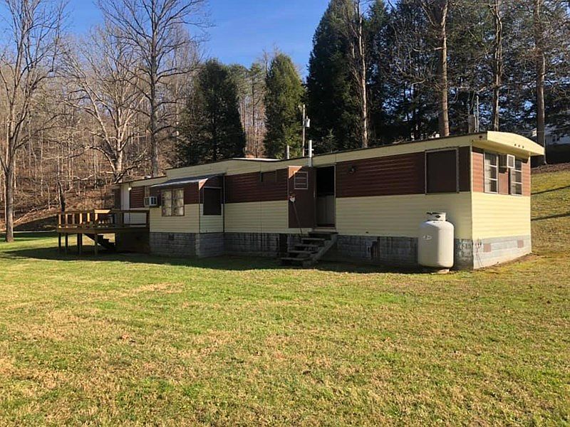 1st image of 220 Hemlock Ln
