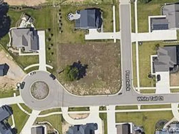 21091 Prestwick Dr, Farmington, MI 48335