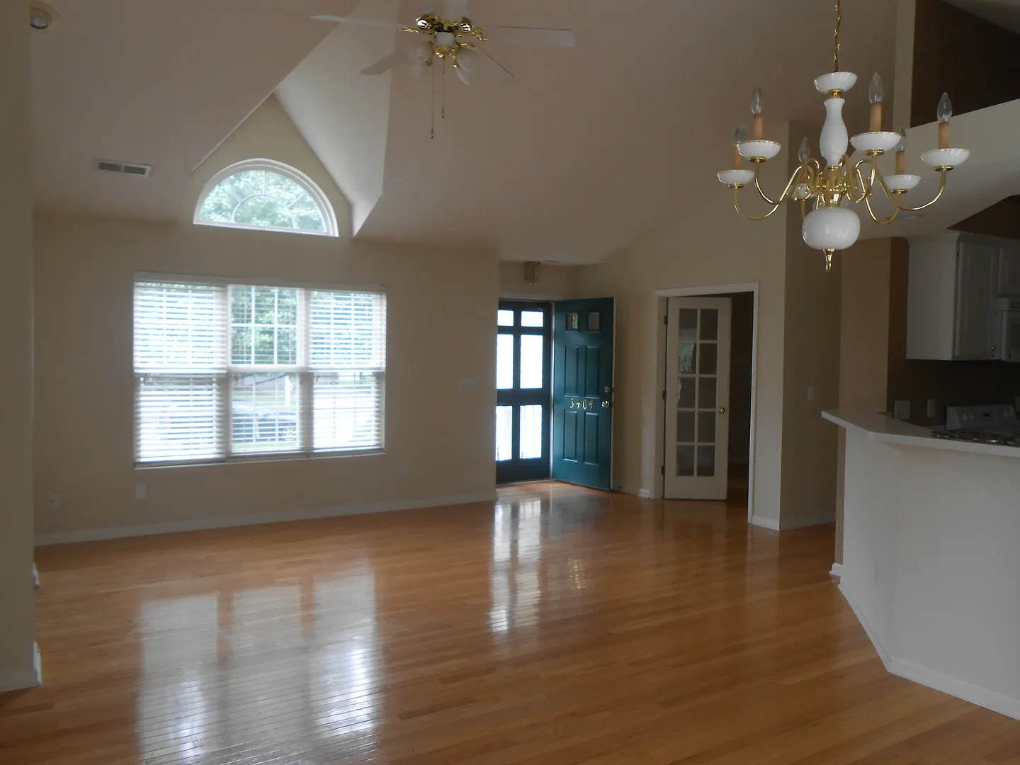 Fantastic 3 BR House w/ Inviting Floor Plan in Kernodle/NW School District — Photo 3