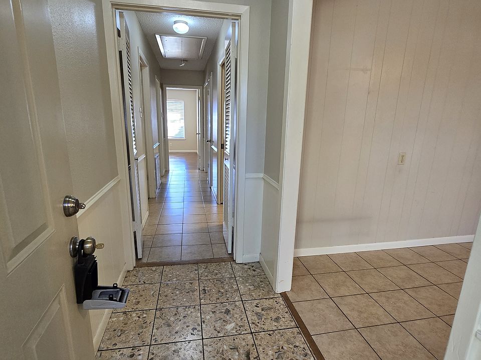 1st image of 424 Top Hill Dr