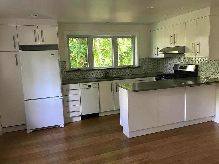 5048 21st Ave NE — Photo 3