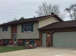 113 Elmwood Ct, Epworth, IA 52045