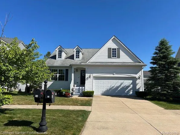 66 Champlain Blvd, Howell, MI 48843