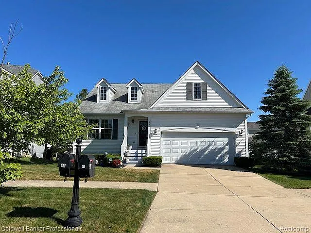 66 Champlain Blvd photo 1