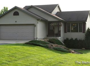 10564 Wolven Ave NE, Rockford, MI