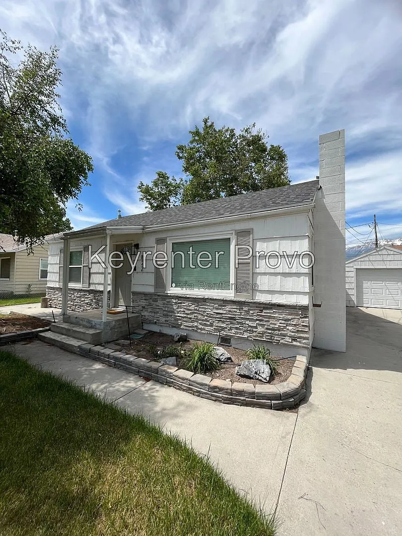 3 bed, 2.0 bath, 1105 sqft, $1,925 — Photo 1