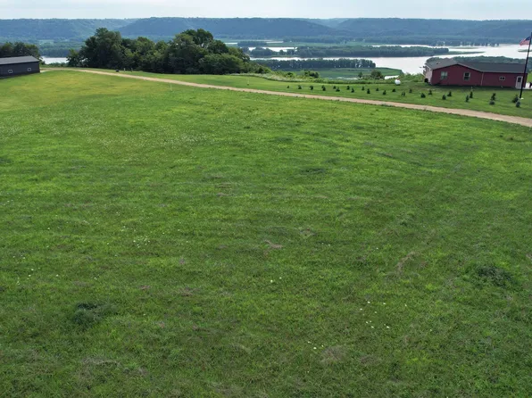 25 W View Dr, Guttenberg, IA 52052